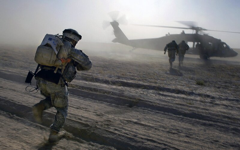 Soldiers running to helicopter