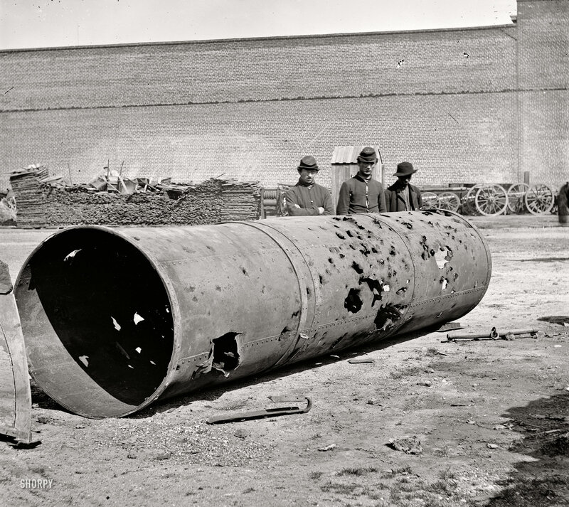 Soldiers with a damaged cannon