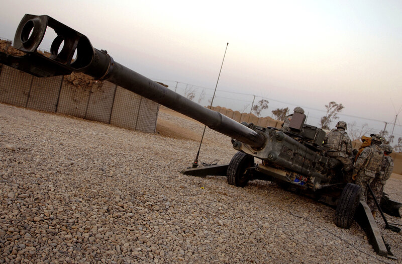 Soldiers with artillery cannon