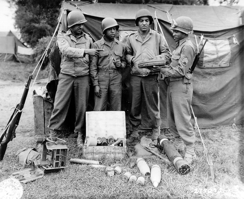 Soldiers with artillery equipment