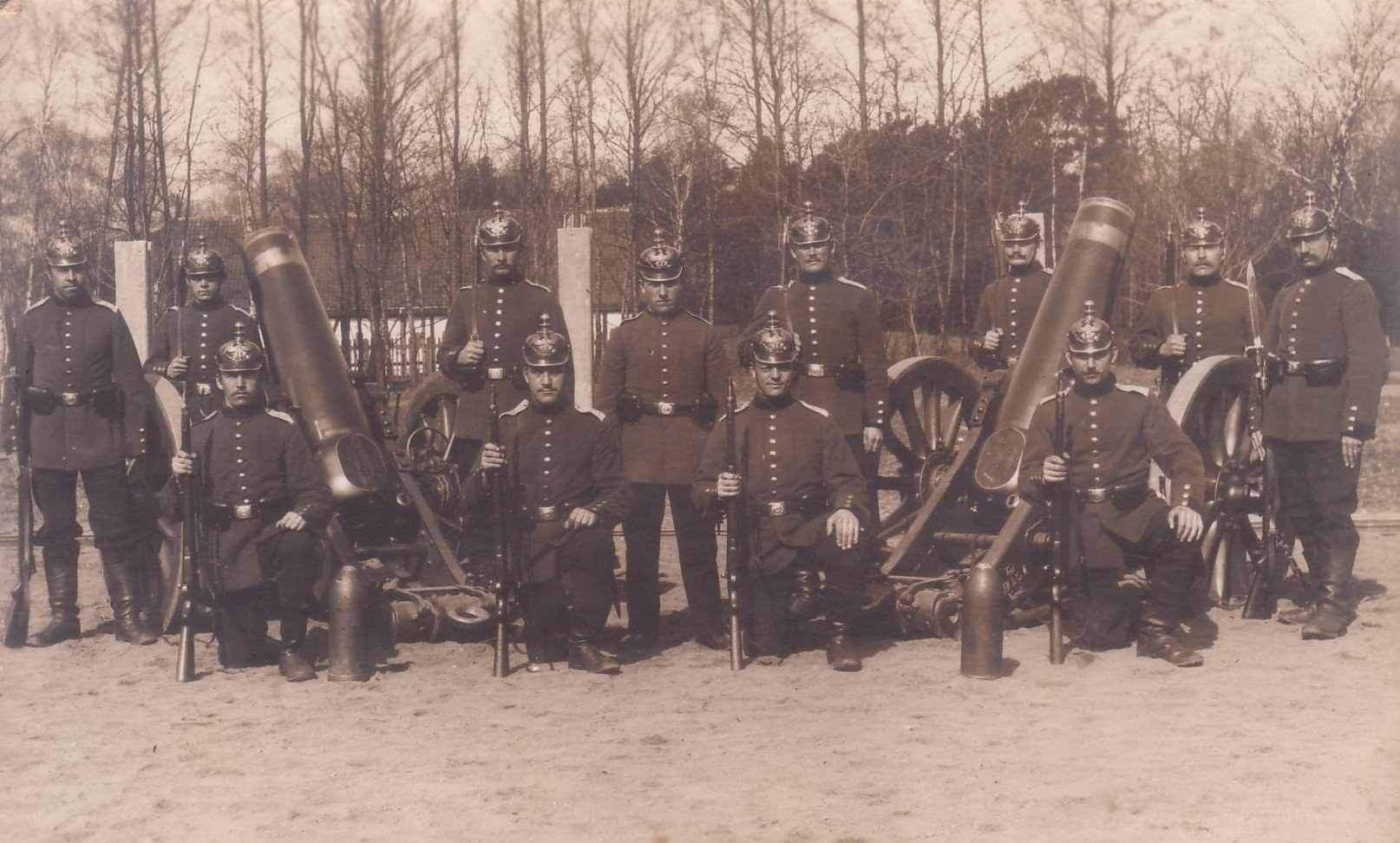 Soldiers with artillery guns