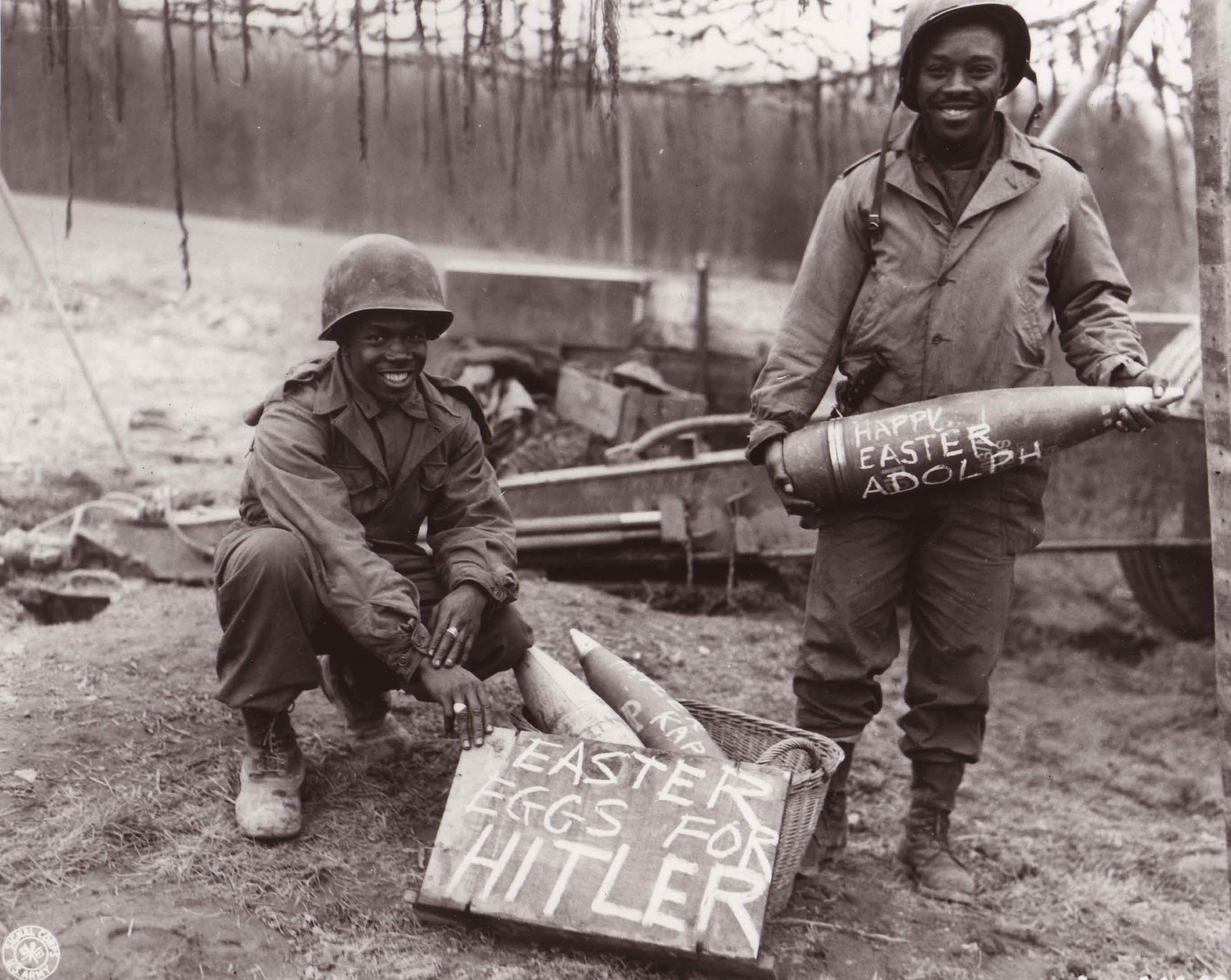 Soldiers with artillery shells