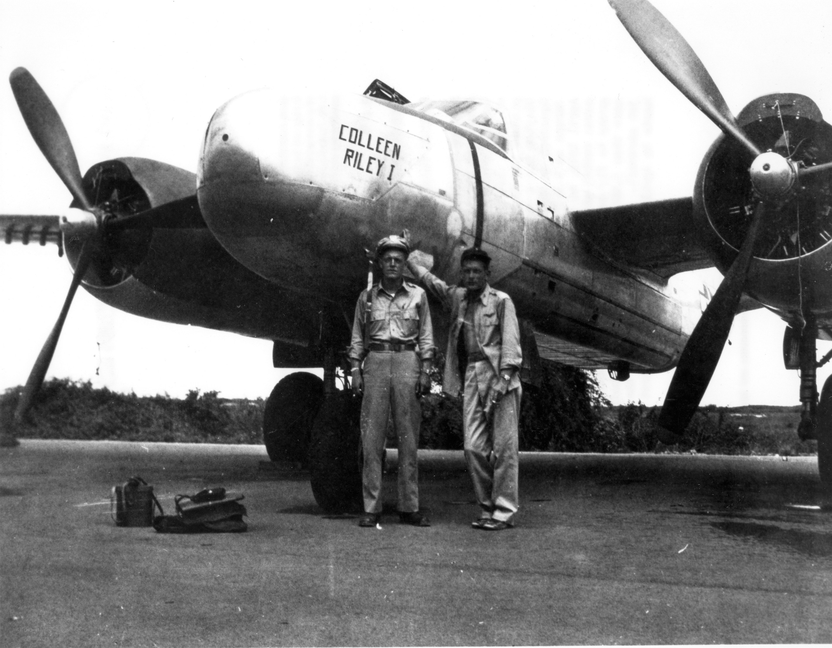 Soldiers with bomber aircraft