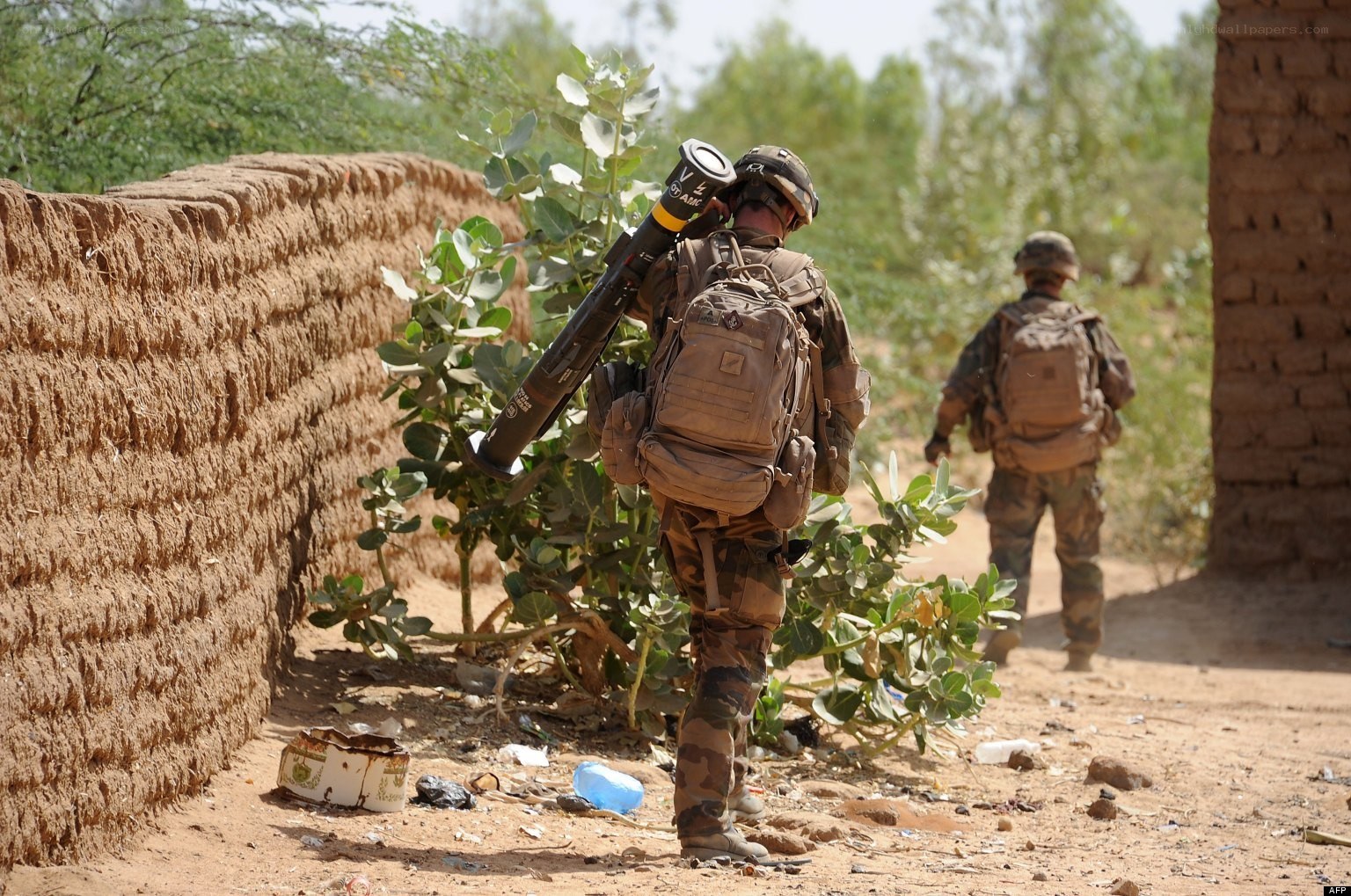 Soldiers with rocket launcher