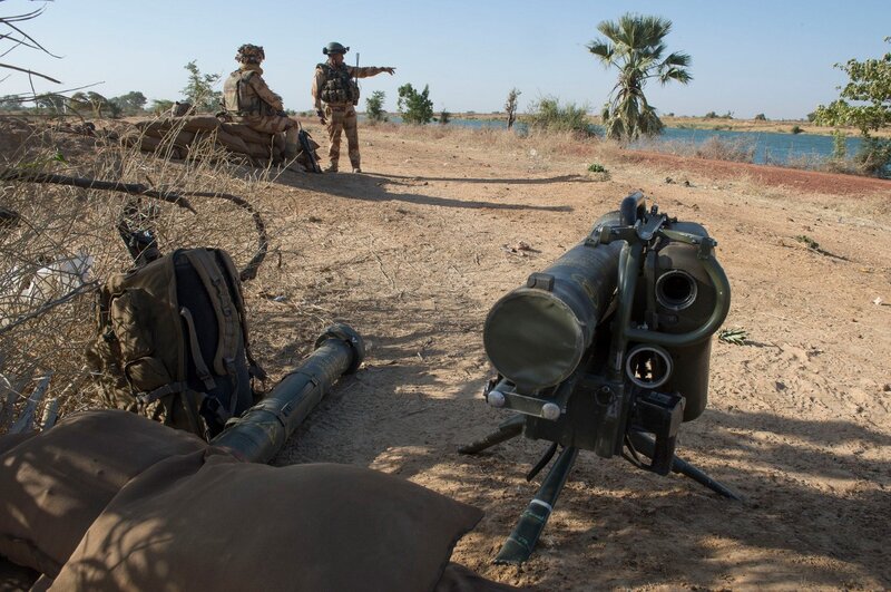 Soldiers with Rocket Launcher — Brown