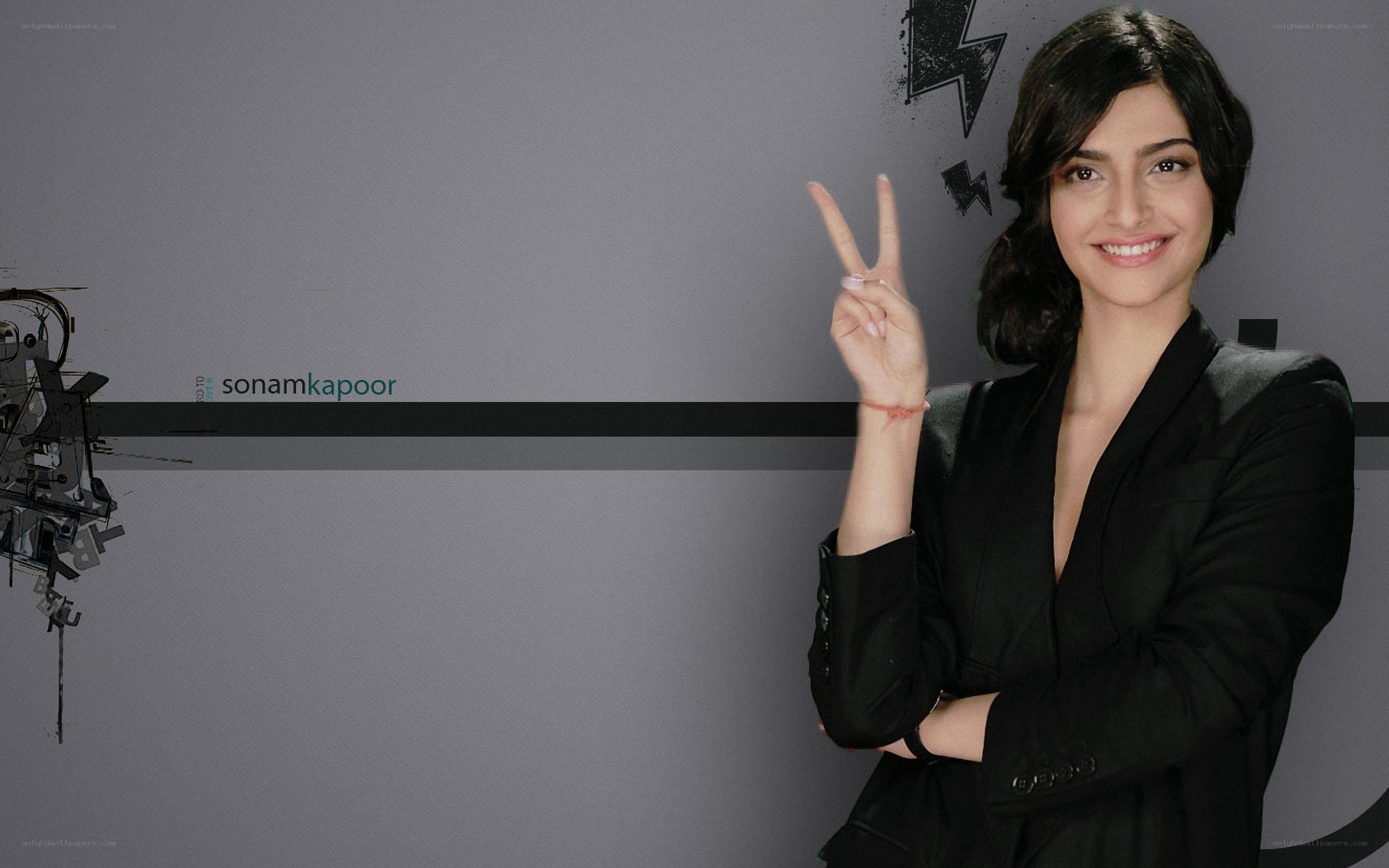 Sonam Kapoor peace sign