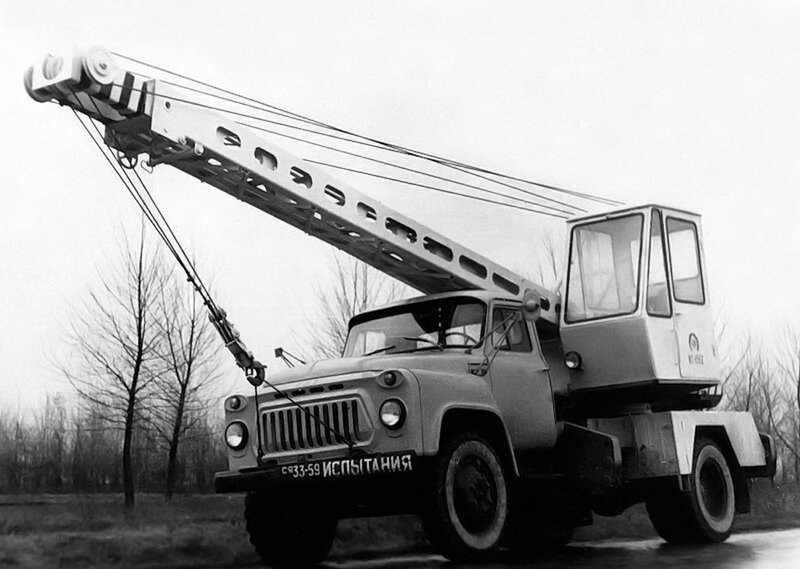 Soviet crane truck
