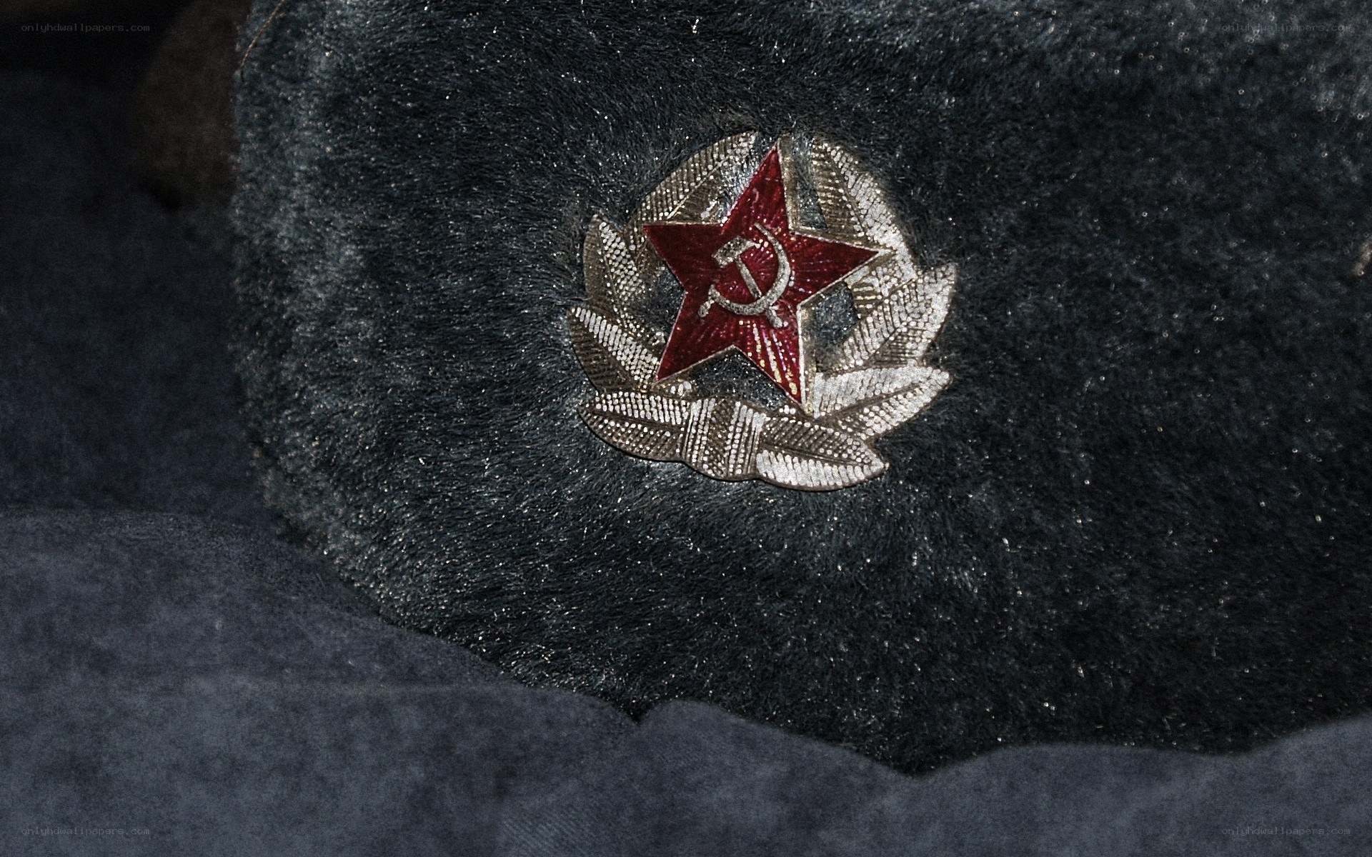 Soviet military hat badge