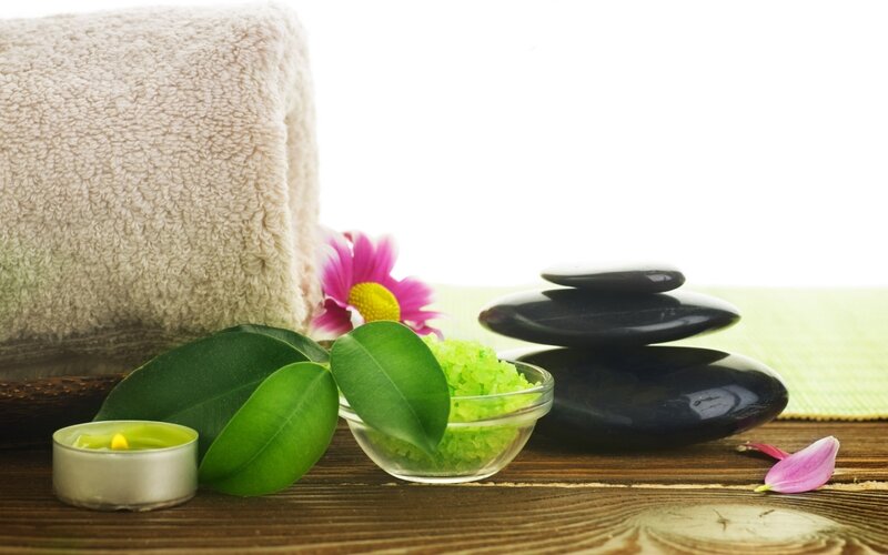 Spa Arrangement on Wood — Green