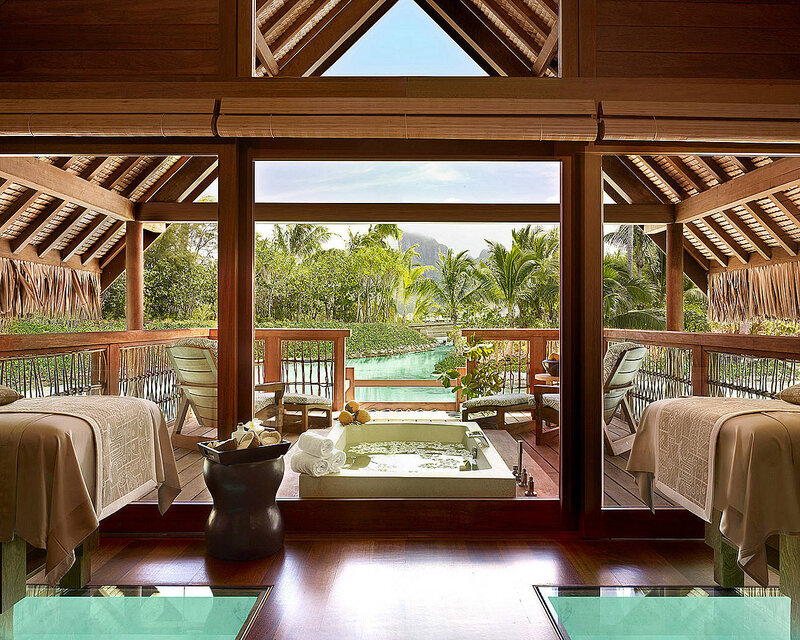 Spa Room with Bathtub