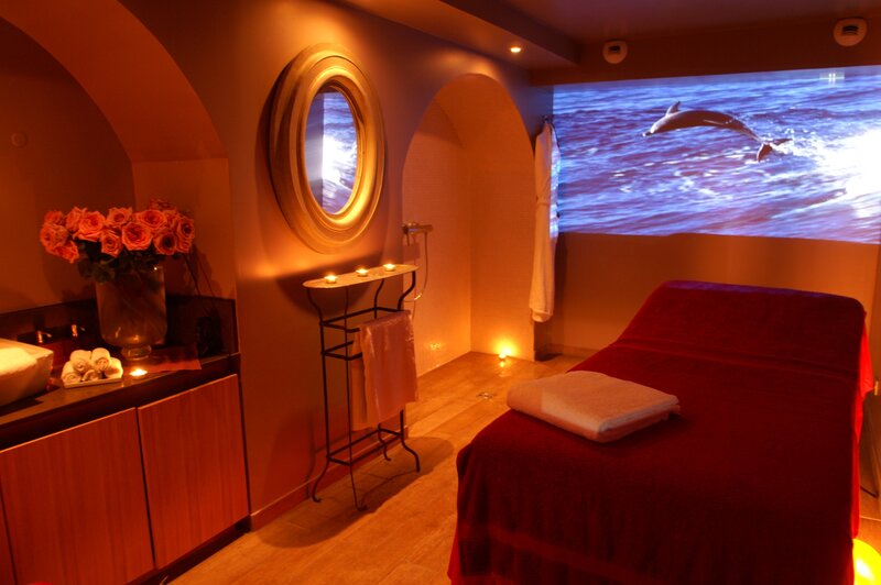 Spa room with dolphin projection