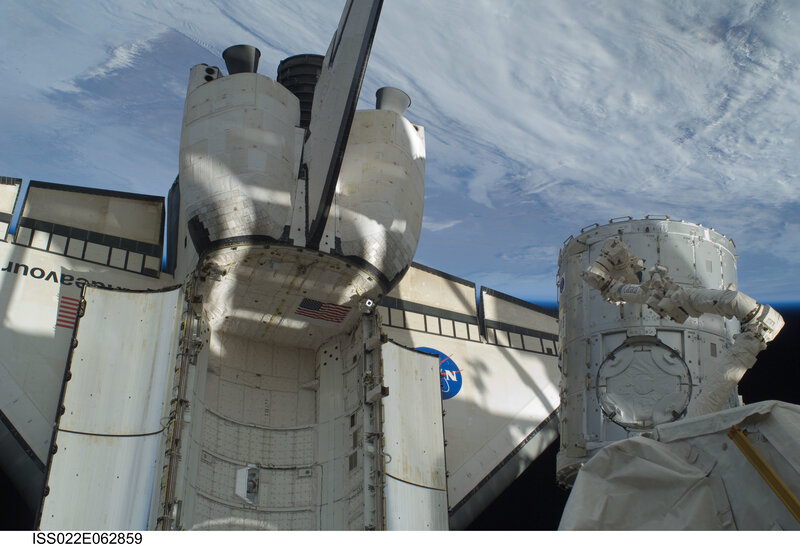 Space shuttle and space station