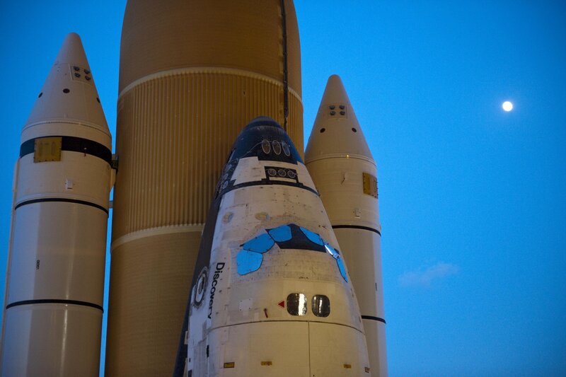 Space Shuttle Discovery — Blue, Dramatic, Night