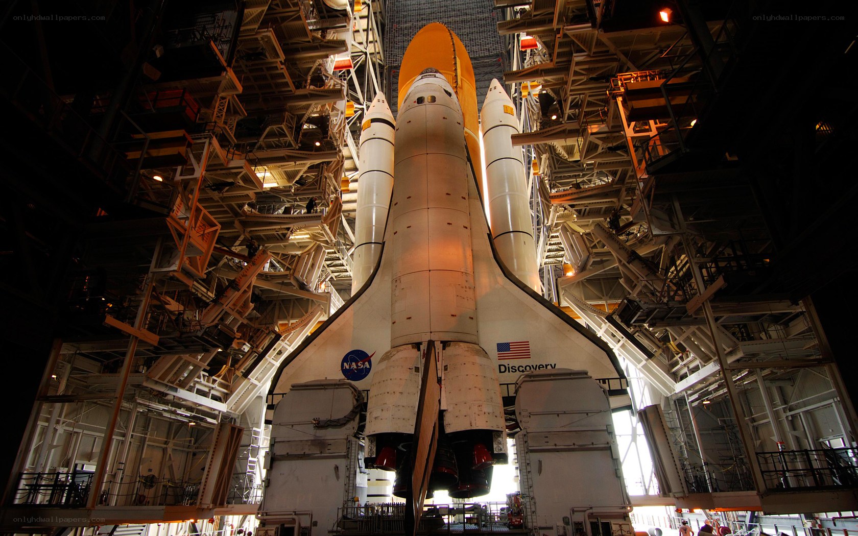 Space shuttle Discovery in assembly