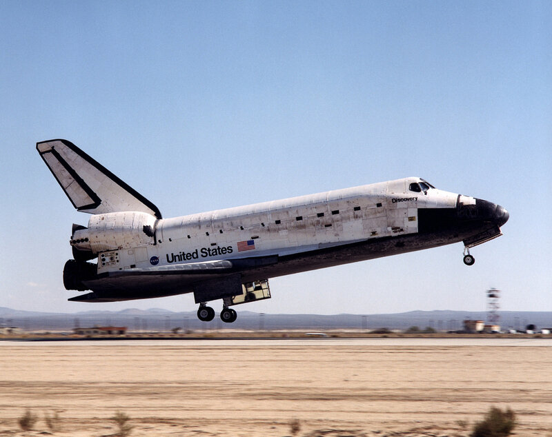 Space Shuttle Discovery landing