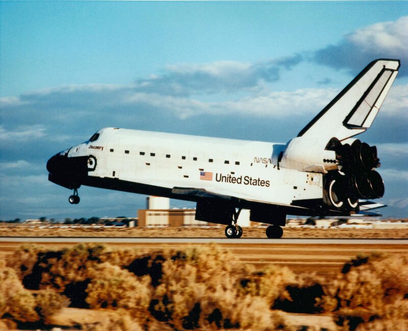 Space shuttle Discovery landing