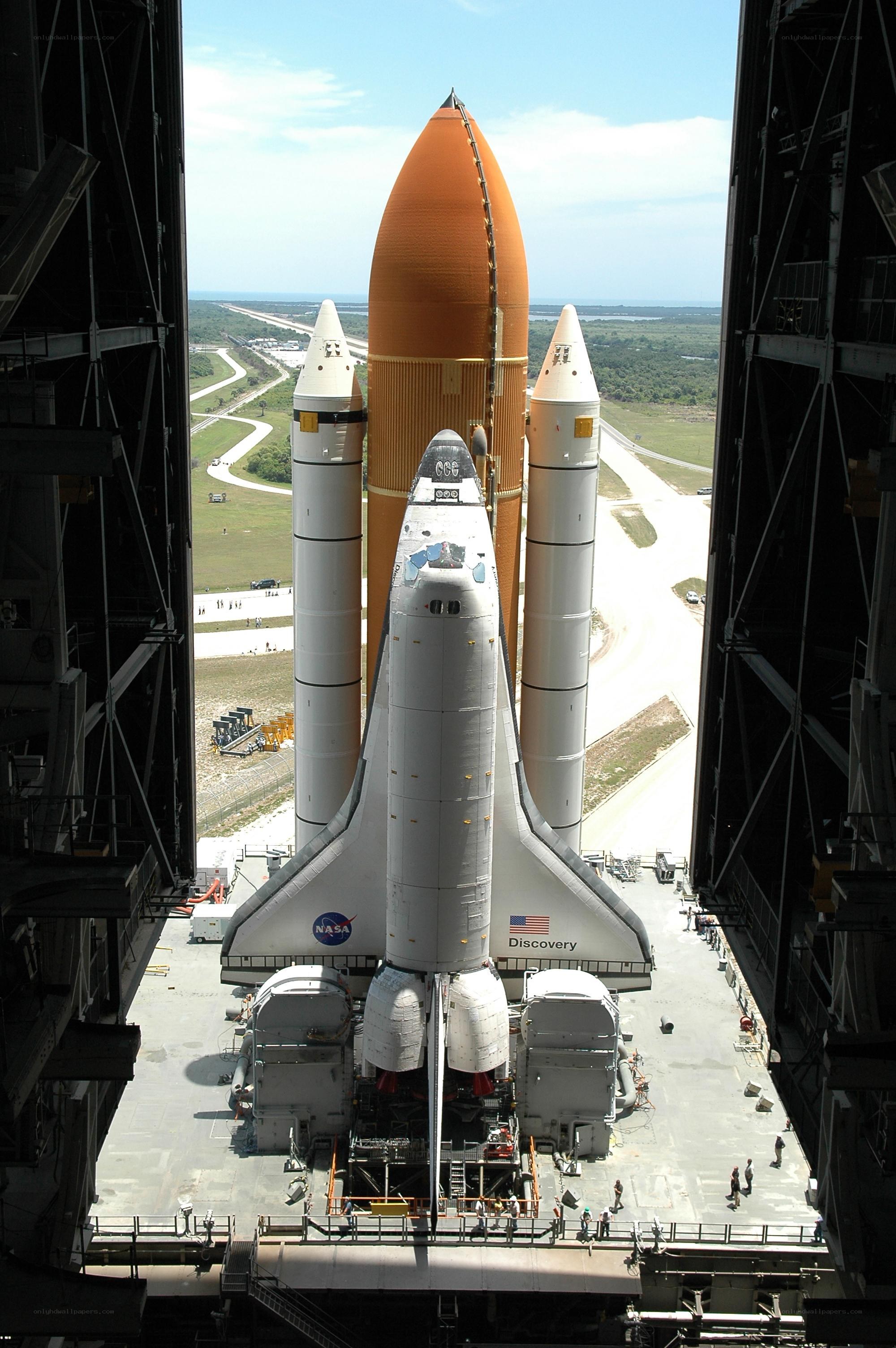 Space shuttle Discovery on launch pad