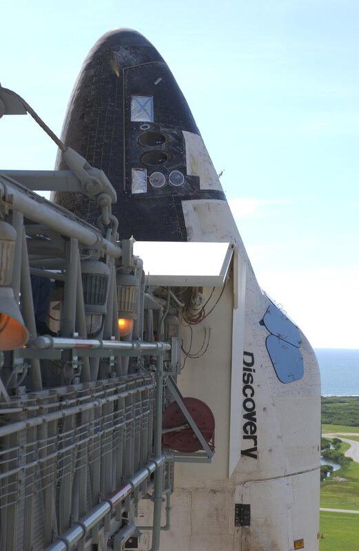 Space Shuttle Discovery — White, Calm, Afternoon, Photograph