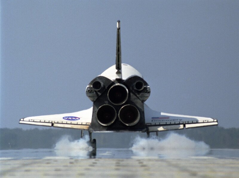 Space Shuttle Discovery — White, Dramatic, Afternoon, Photograph, Runway