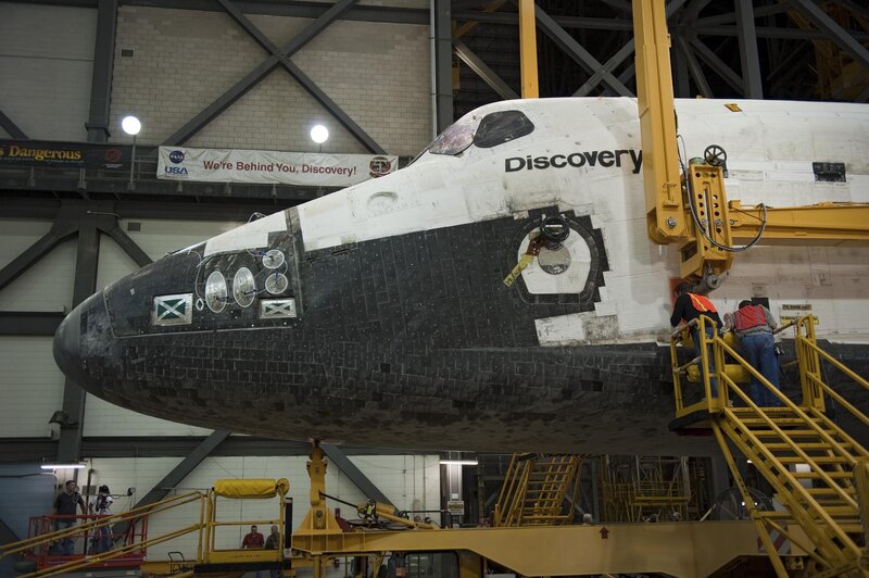 Space Shuttle Discovery — White, Industrial, Photograph, Workers