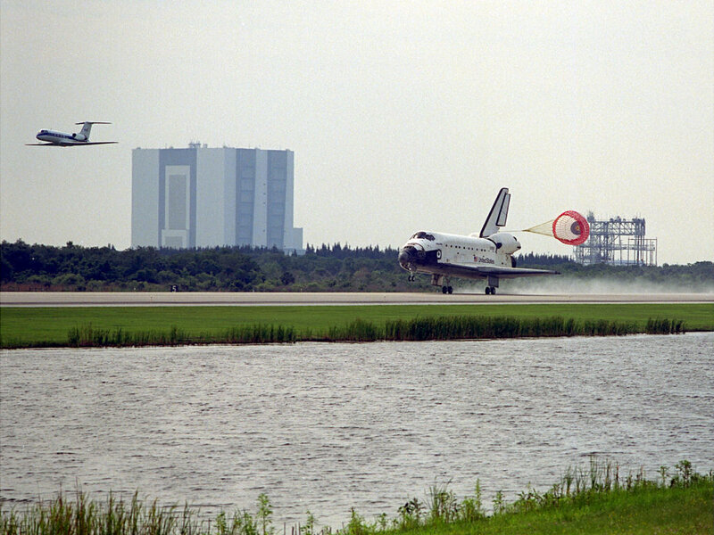 Space shuttle landing at Kennedy Space Center