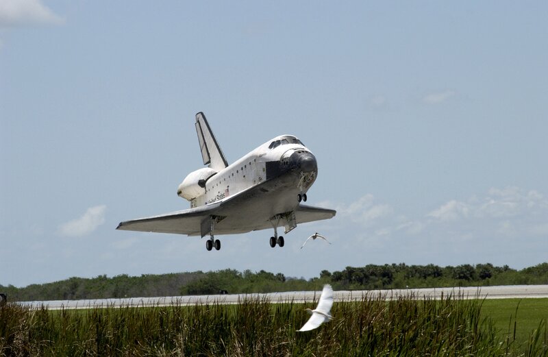 Space Shuttle Landing — Blue