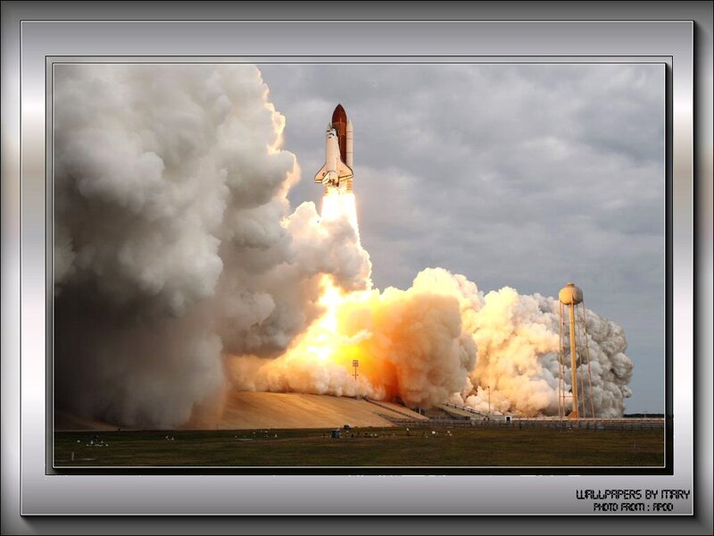 Space Shuttle Launch — Gray