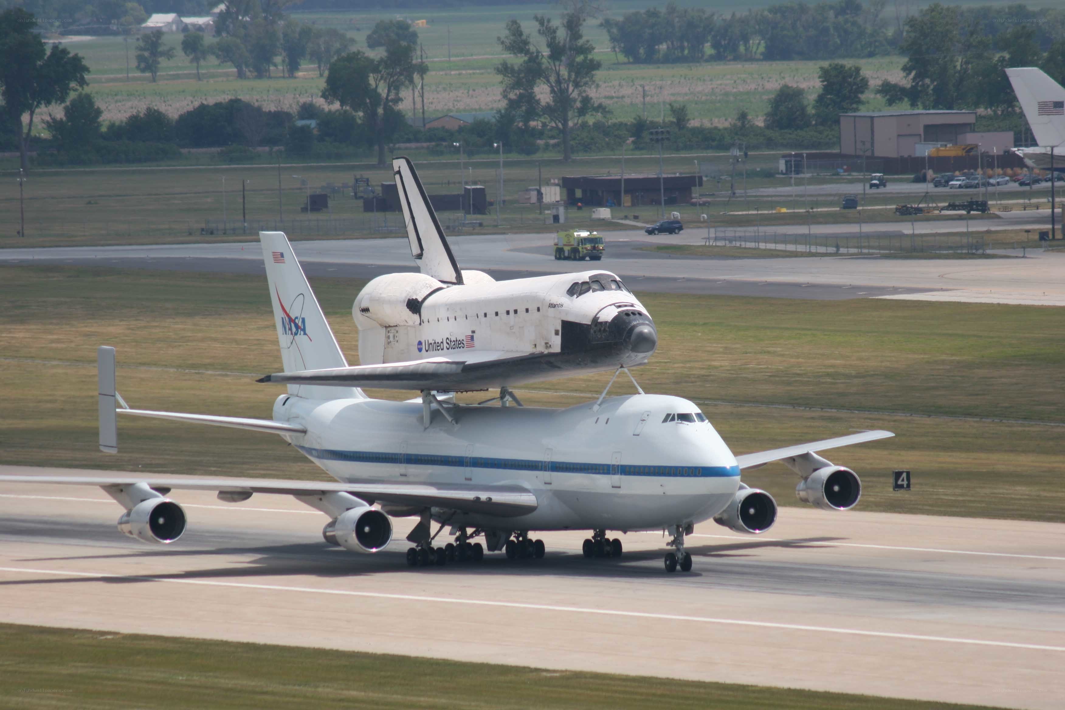 Space shuttle on Boeing 747