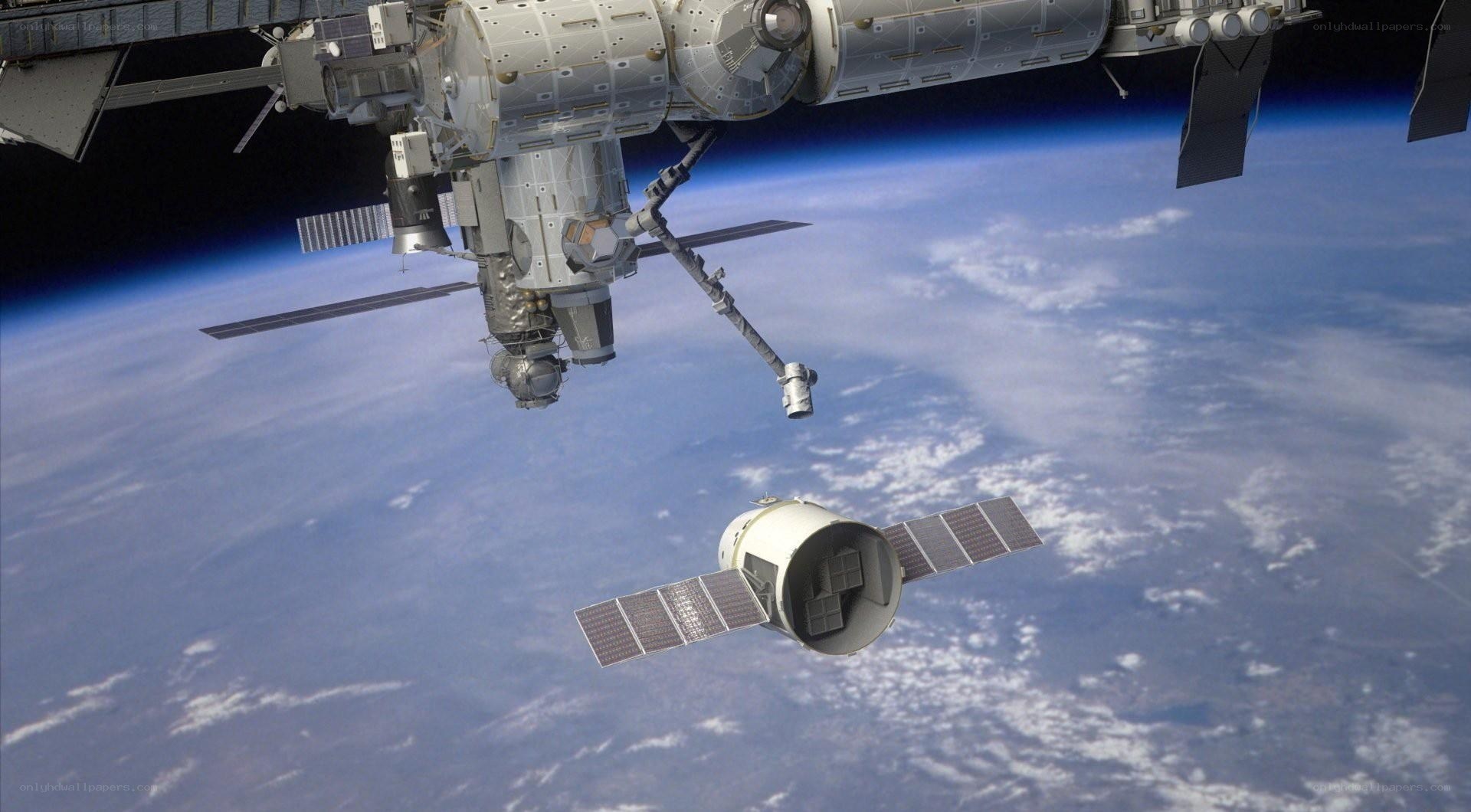 Space station and spacecraft