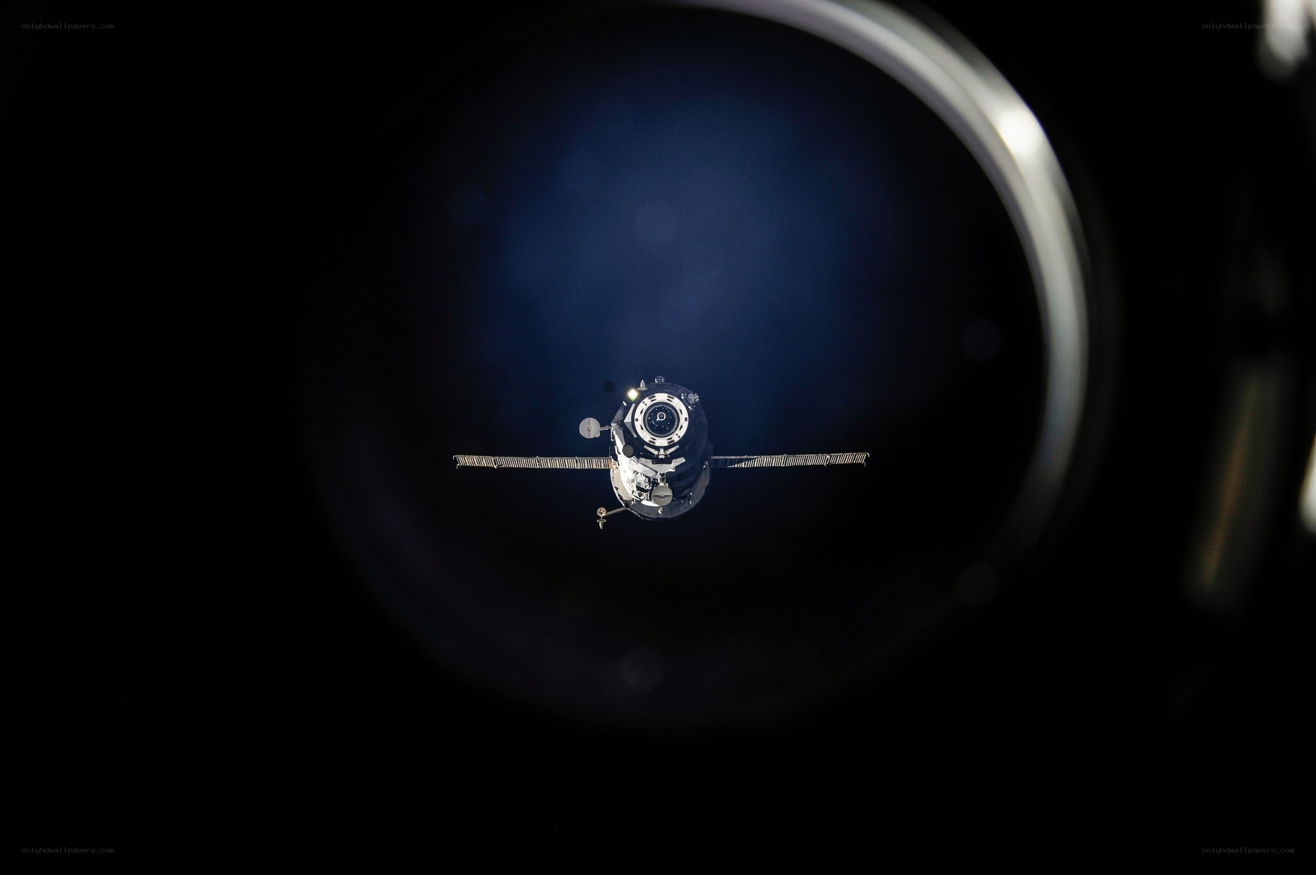 spacecraft approaching space station