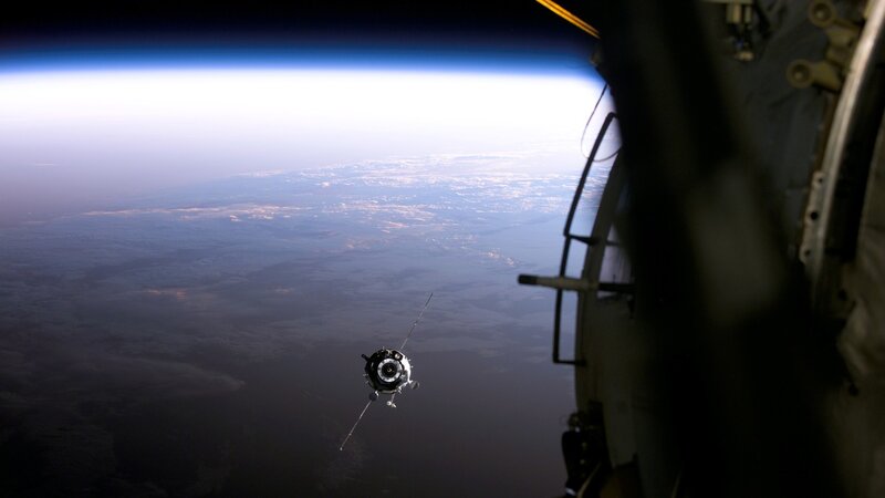 spacecraft approaching space station