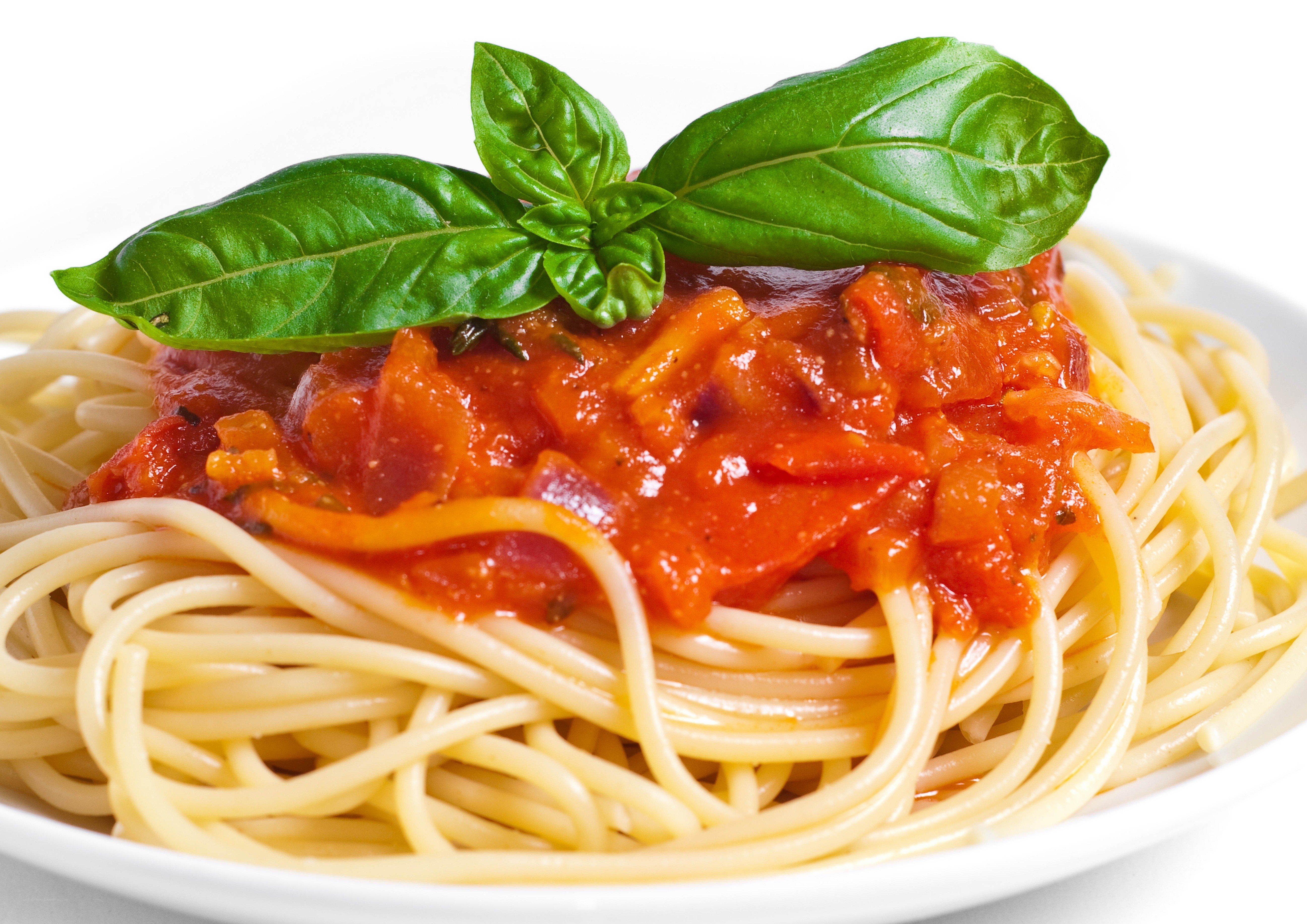 Spaghetti with tomato sauce and basil