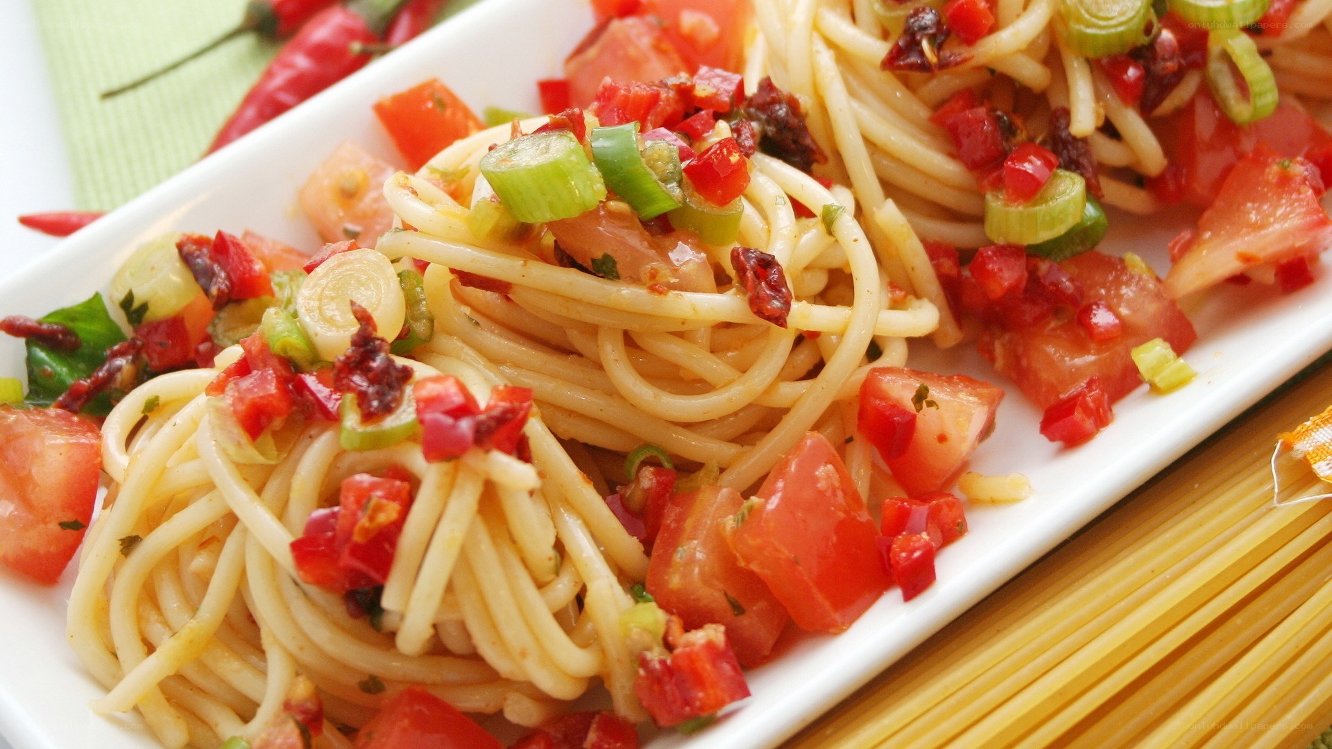spaghetti with tomatoes and peppers