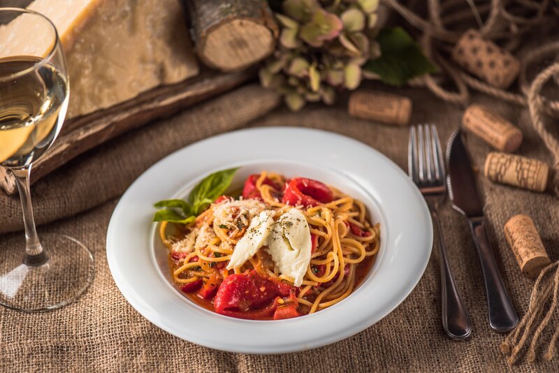 Spaghetti with Tomatoes — Brown