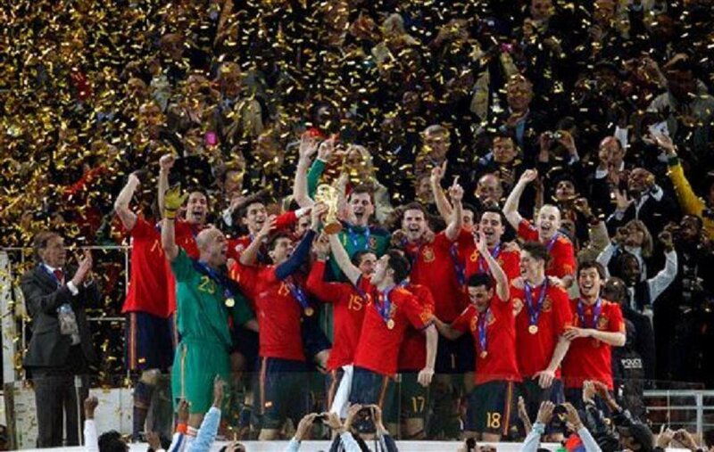 Spain football team celebrates victory