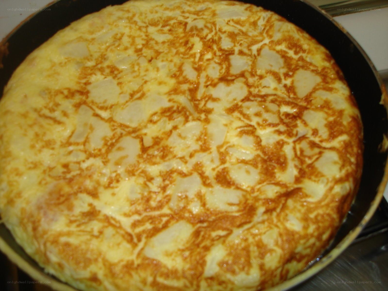 Spanish omelette in a pan