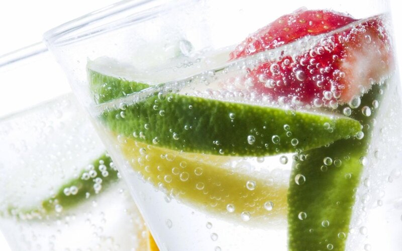 Sparkling Drink with Fruit — Green, Refreshing, Photograph, Strawberry