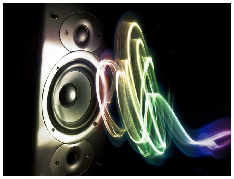 speaker with light trails