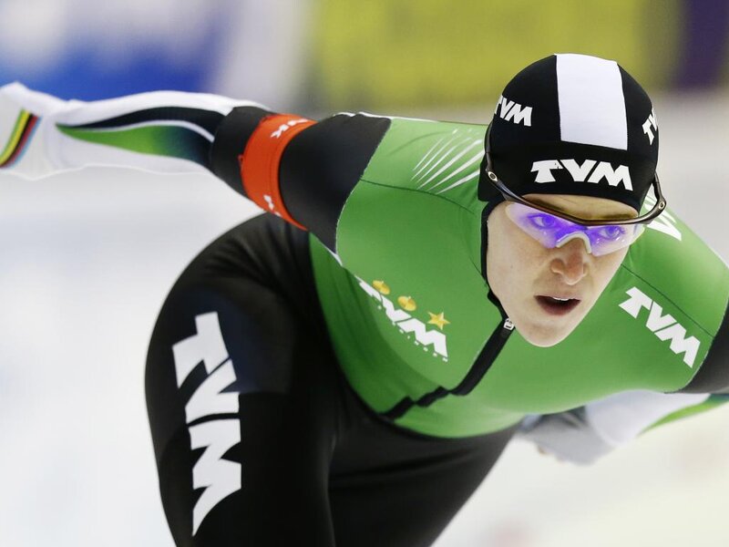 Speed Skater in Action — Green