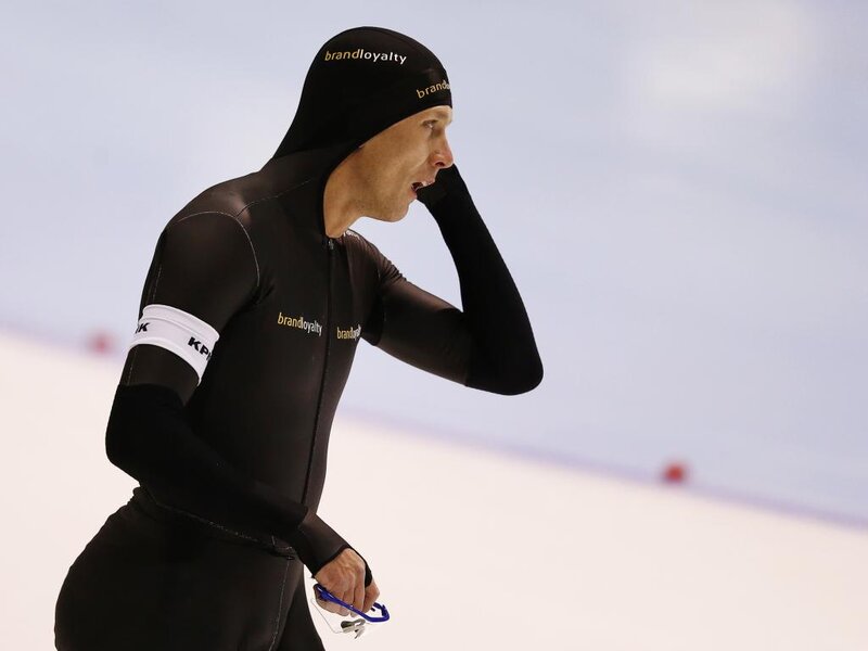 Speed Skater on Ice — Black, Focused