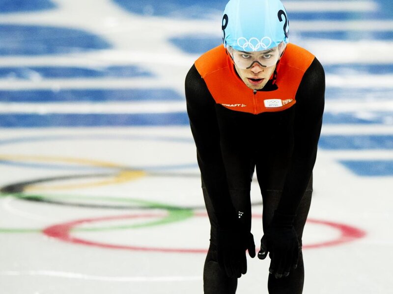 Speed Skater on Ice — Black, Intense