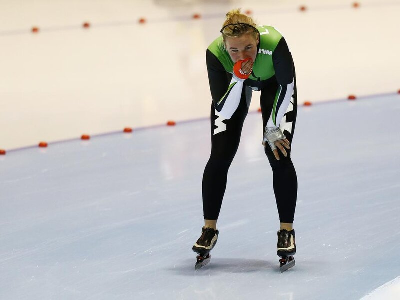 Speed Skater on Ice — Black
