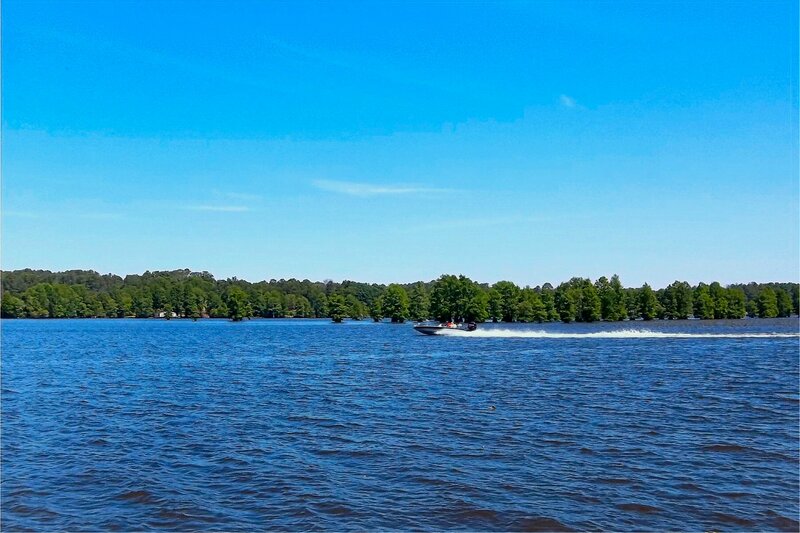 Speedboat on Lake — Blue, Serene