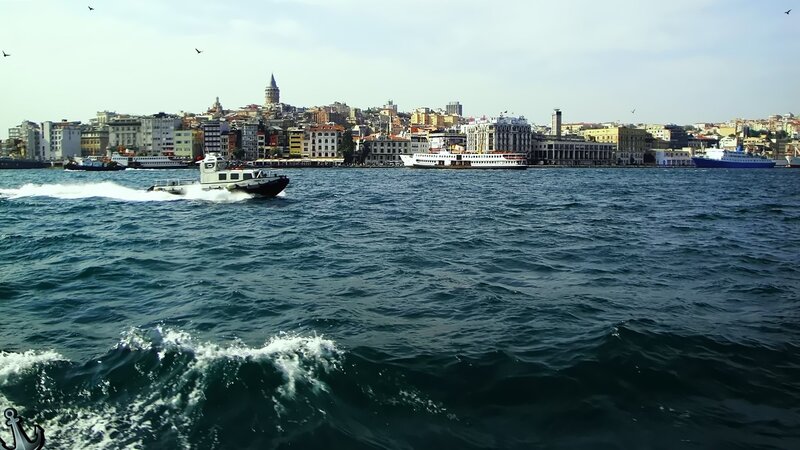 Speedboat on Water — Blue, Active