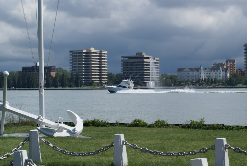 Speedboat on Water — Gray
