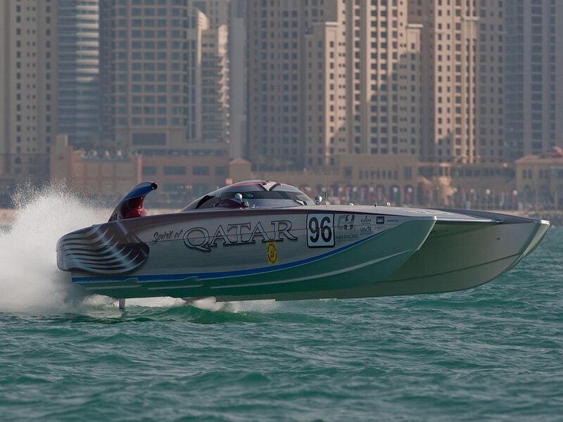 Speedboat on Water — Green