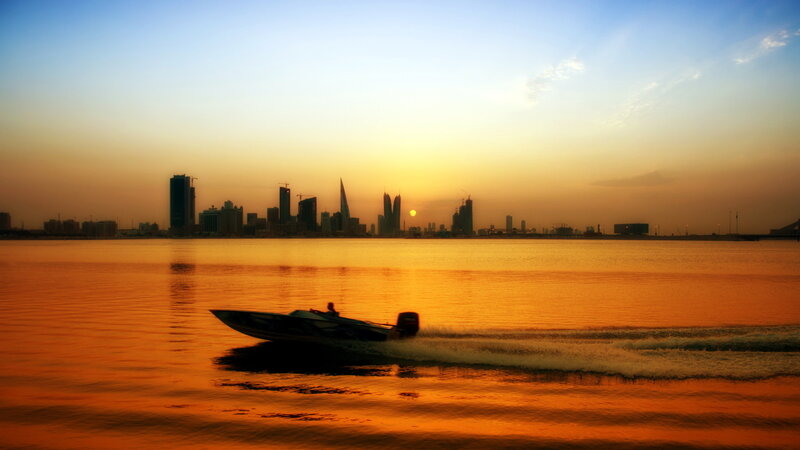 Speedboat on Water — Orange