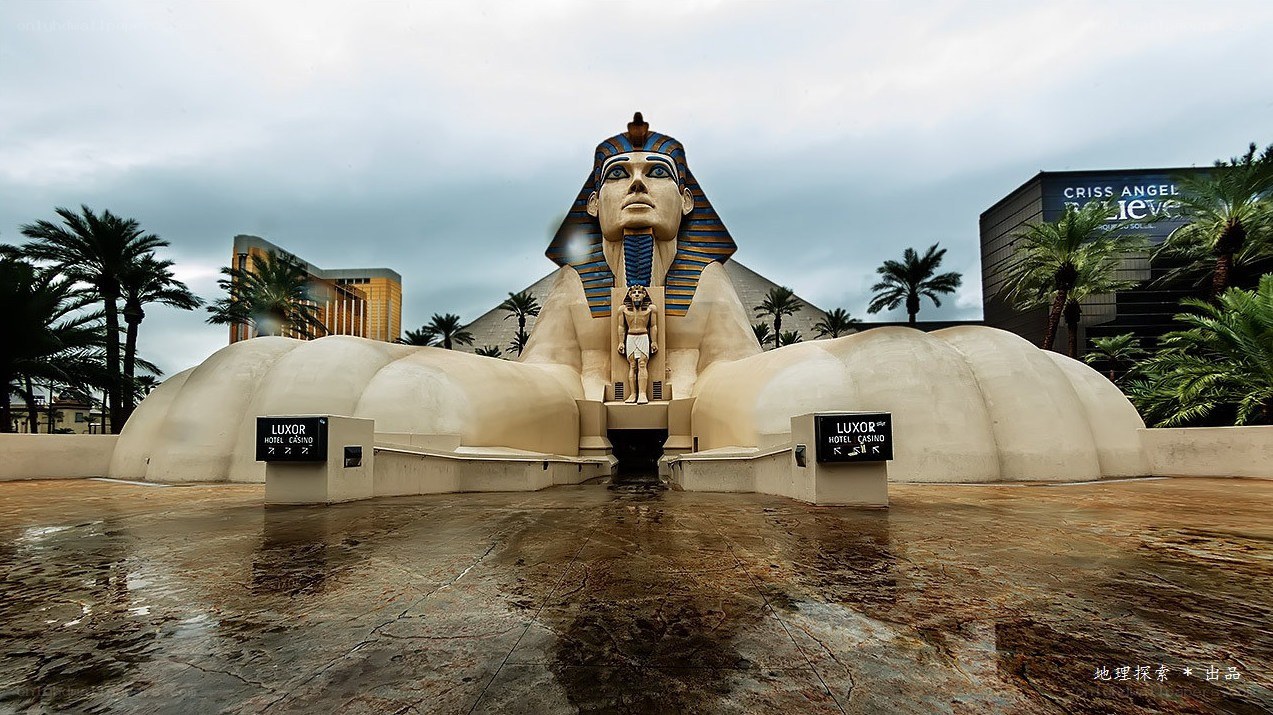 Sphinx statue at Luxor Hotel