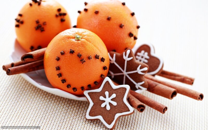 Spiced oranges and gingerbread cookies