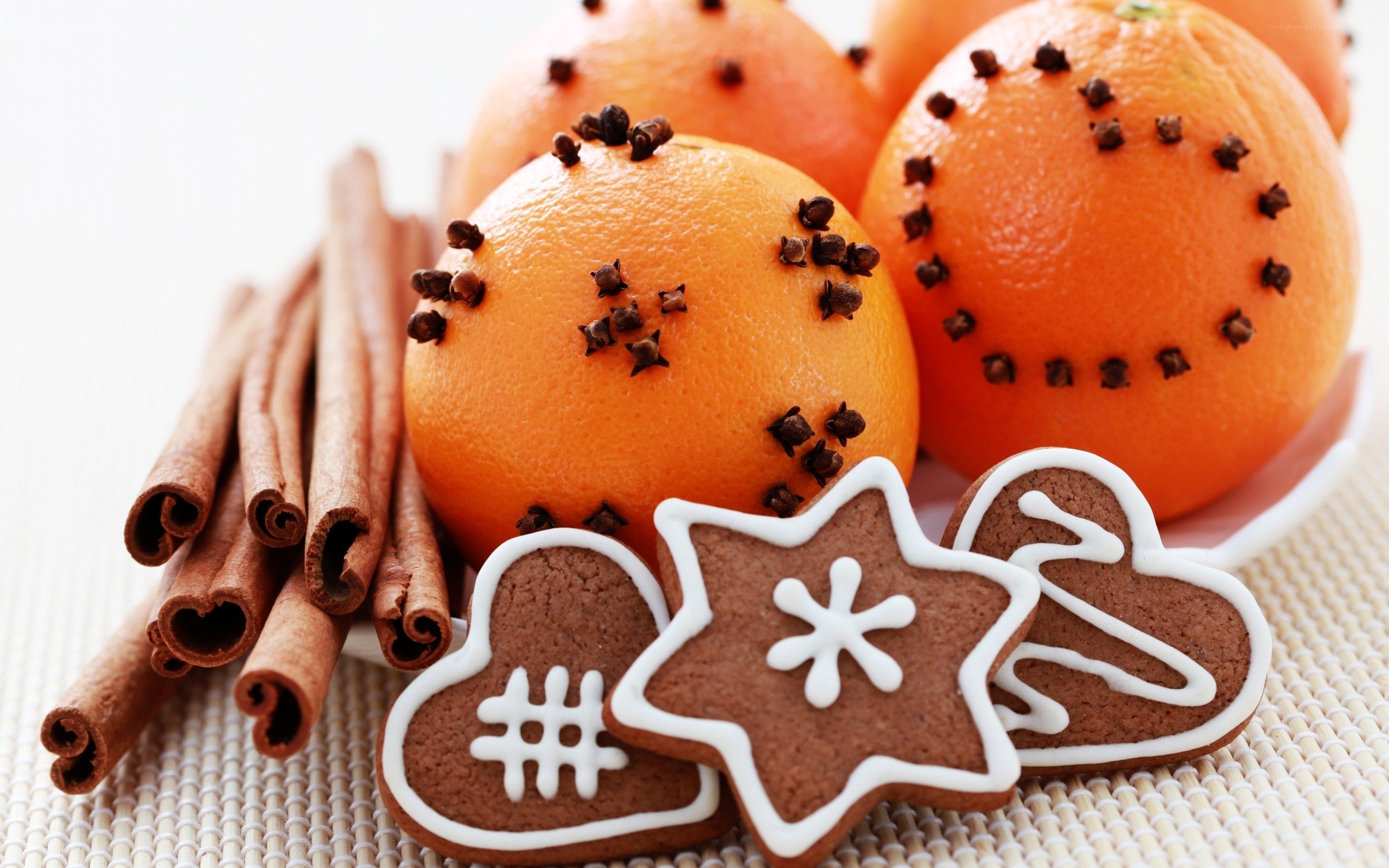spiced oranges and gingerbread cookies